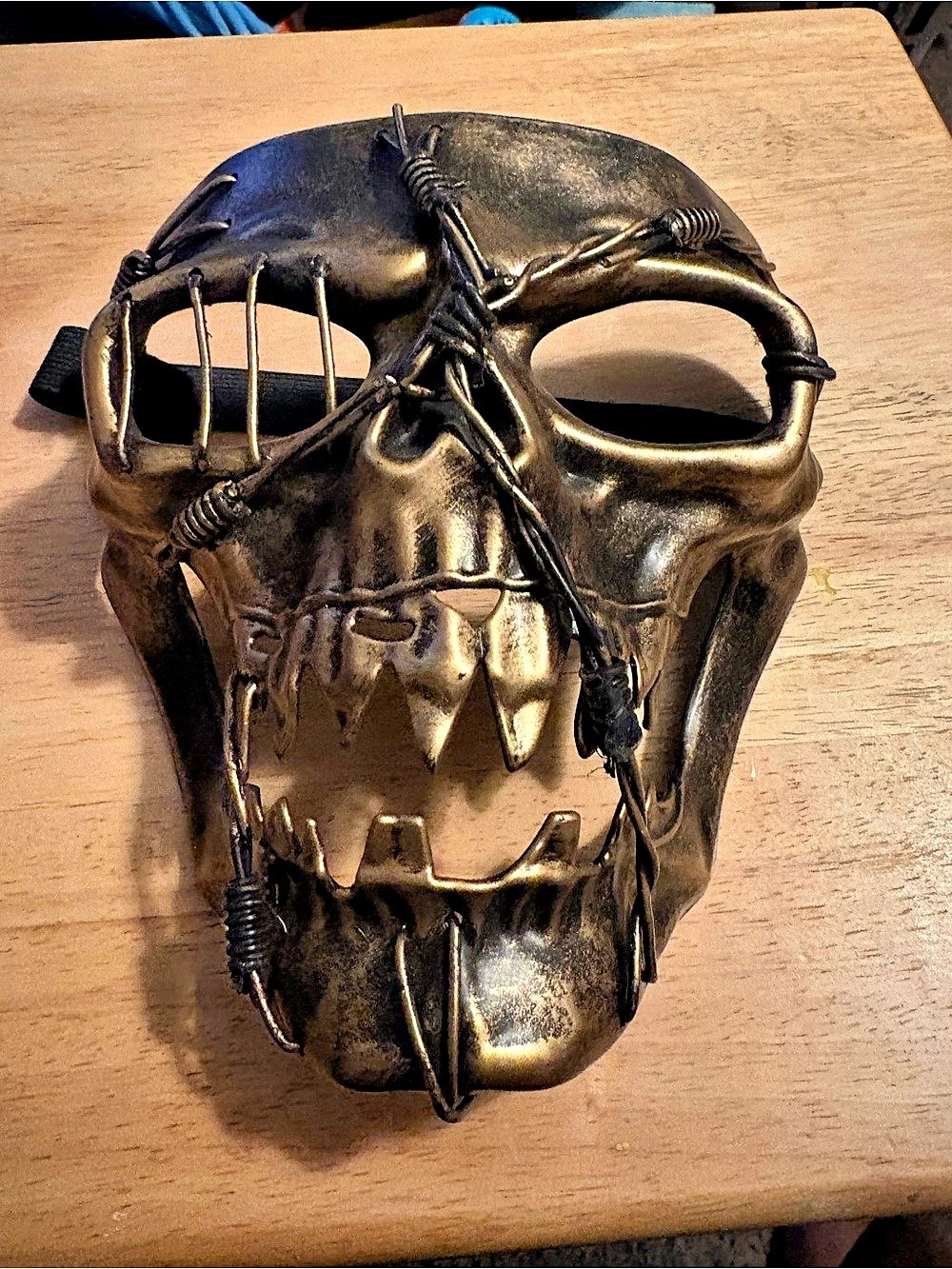 Metallic Skull Face Mask - Black & Gold